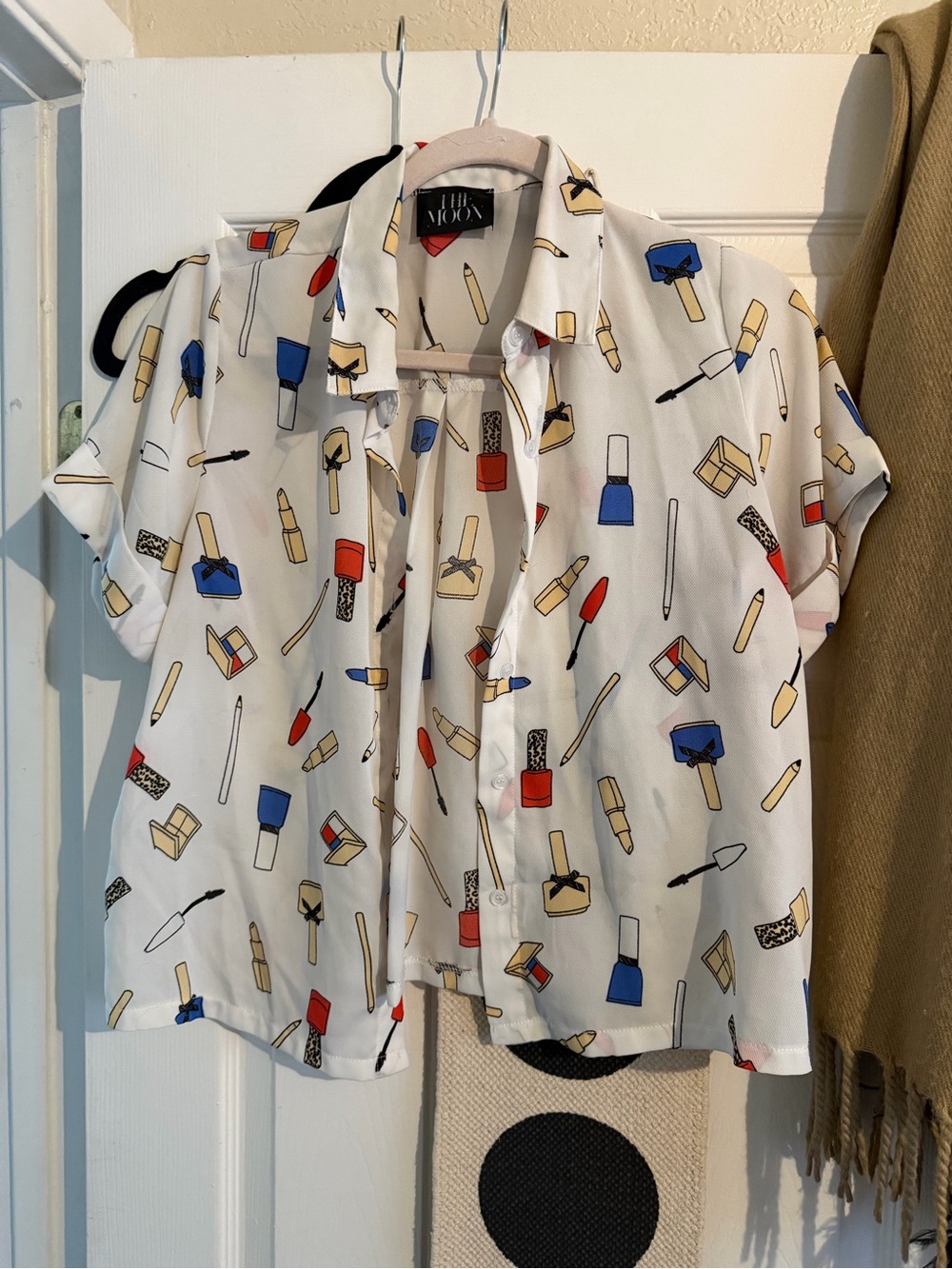 Pinup Couture White Short-Sleeve Button Down with Makeup Print